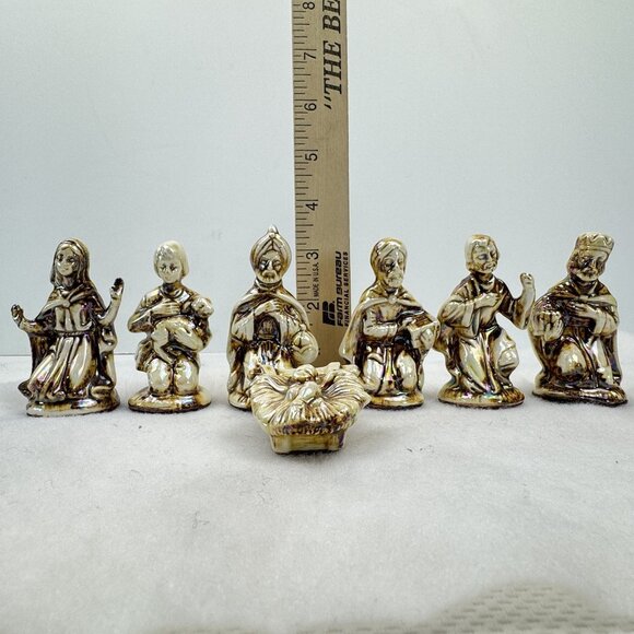 Vintage 13 pc Manger Nativity Set Gold Ceramic Figurines Wood Straw Christmas - Picture 10 of 16